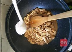 海鲜菇炒肉的做法图解8