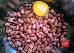 脆香麻辣花生的做法图解3