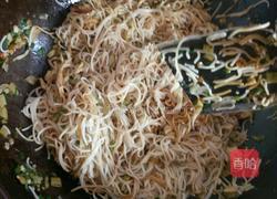 酸豆角炒面的做法图解5
