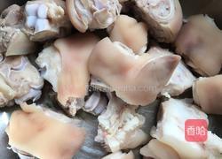 卤猪脚的做法图解1