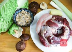 白菜蚬子猪肉馅饺子的做法图解1