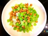 凉拌芹菜花生