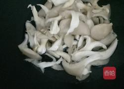 莲藕炒平菇的做法图解2