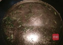 葱油绿色面条的做法图解2