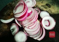 洋葱回锅肉的做法图解3