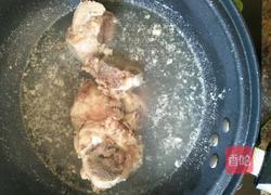 无花果板栗骨头汤的做法图解3