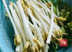 清炒花生芽的做法图解2