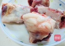 干贝节瓜煲筒骨的做法图解1