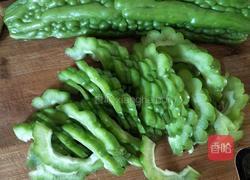 豆鼓炒苦瓜的做法图解3