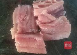 汆鱼丸子的做法图解1