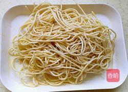 香菇焖面的做法图解2