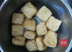 荠菜肉末塞油豆腐的做法图解2