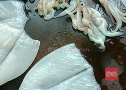 鲜鱿炒青瓜的做法图解2