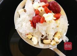 红枣桂圆莲子羹的做法图解2