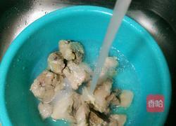 玉米红萝卜猪骨汤的做法图解2