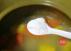 玉米红萝卜猪骨汤的做法图解6