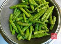 腊肉末煸豆角的做法图解5