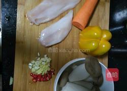 三色鸡丁的做法图解1