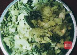 酸菜焖肉的做法图解3