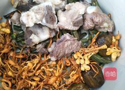 新鲜石斛虫草花炖排骨的做法图解6