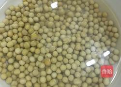 黄豆猪脚汤的做法图解1