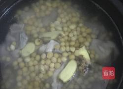 黄豆猪脚汤的做法图解5