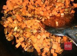 五花肉焖饭的做法图解3