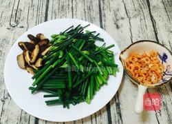 香菇虾米炒韭菜花的做法图解4