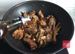 脊骨炖鸡的做法图解7