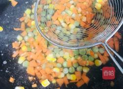 香肠彩蔬炒饭的做法图解7