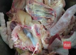 土豆焖鸡的做法图解1