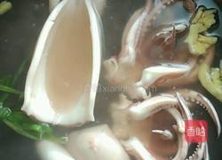 白灼大鱿鱼的做法图解5