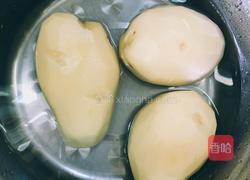 土豆片焖鸭的做法图解1