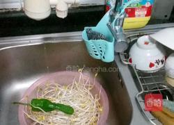 青椒豆芽炒百页的做法图解2