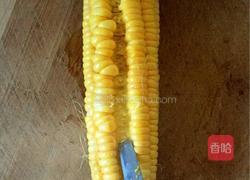 快速剥玉米粒的做法图解2