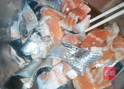 香烤三文鱼皮和鱼排的做法图解3