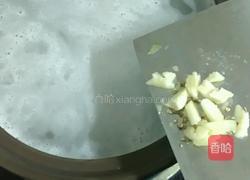 潮汕砂锅粥(皮蛋咸蛋瘦肉粥)的做法图解1