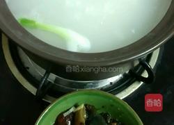 潮汕砂锅粥(皮蛋咸蛋瘦肉粥)的做法图解6