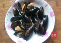 白酒煮贻贝的做法图解1