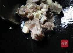 莲藕胡萝卜猪骨汤的做法图解2