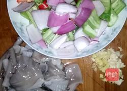 双椒鱿鱼的做法图解1