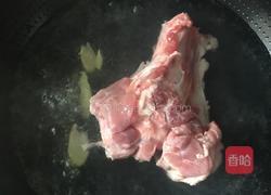 白萝卜筒骨汤的做法图解1