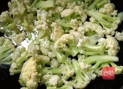 蒜蓉炒花菜的做法图解2