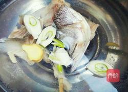 鲈鱼红枣汤的做法图解2