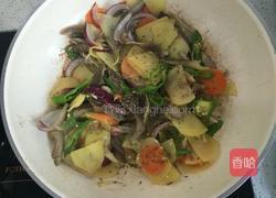 土豆片炒蘑菇的做法图解7