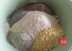 Illustration of making soy milk and multigrain dough cakes 3