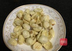 红枣莲子银耳汤的做法图解2