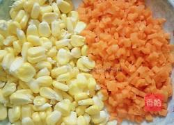 胡萝卜玉米炒饭的做法图解2