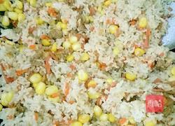 胡萝卜玉米炒饭的做法图解6