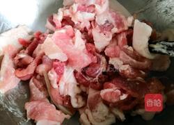 香菇黑木耳炒肉片的做法图解2